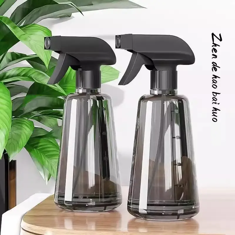 Bouteille pulvérisatrice pour le nettoyage