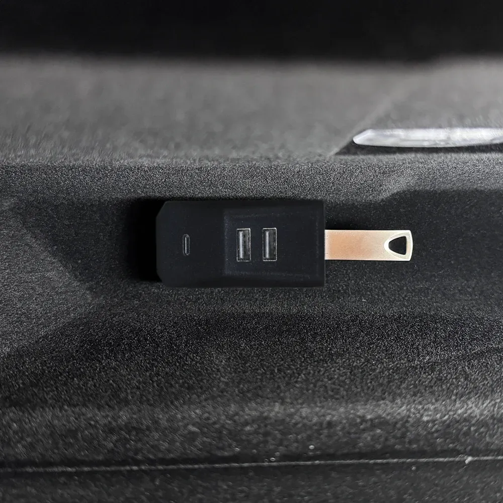 Hub USB pour boîte à gants Tesla vue rapprochée
