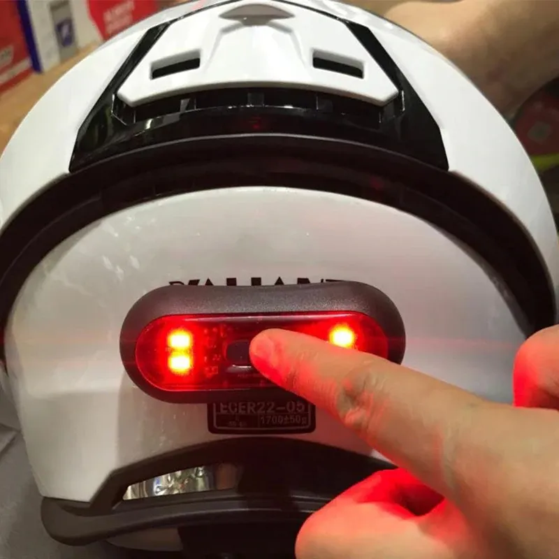 Feu arrière rechargeable pour casque à 4 LED, feu arrière pour moto et vélo, signal de sécurité, lumière LED étanche - Image 1