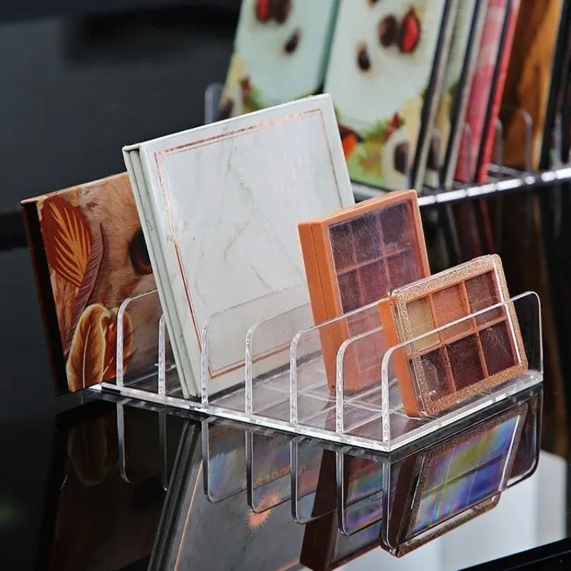 Organisateur de maquillage sur coiffeuse