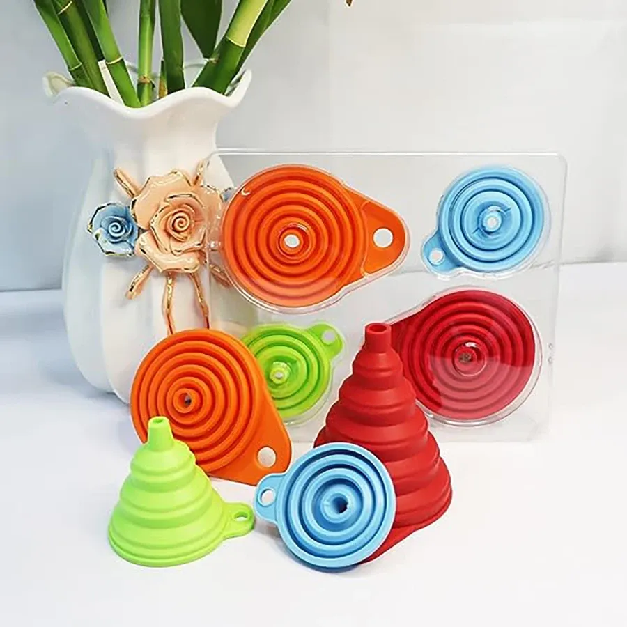 Entonnoir en silicone en utilisation en cuisine