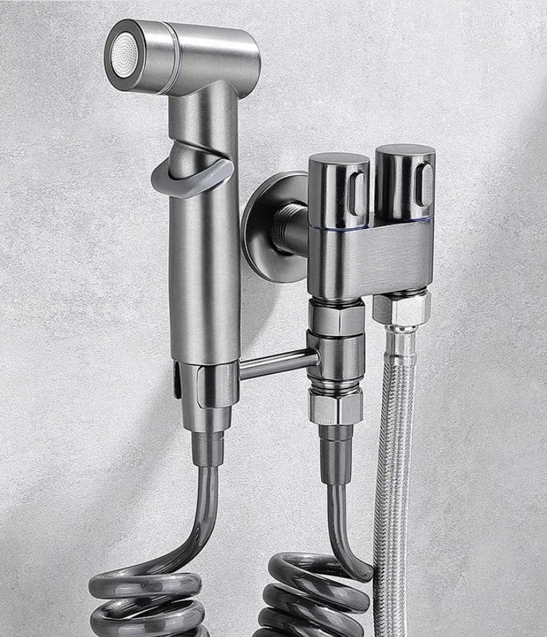 Ensemble bidet portatif à main, détail du jet
