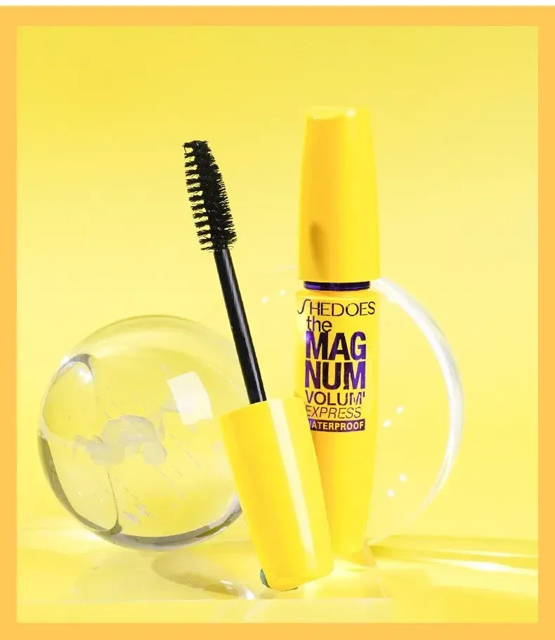 Cils allongés et définis avec le mascara 3D