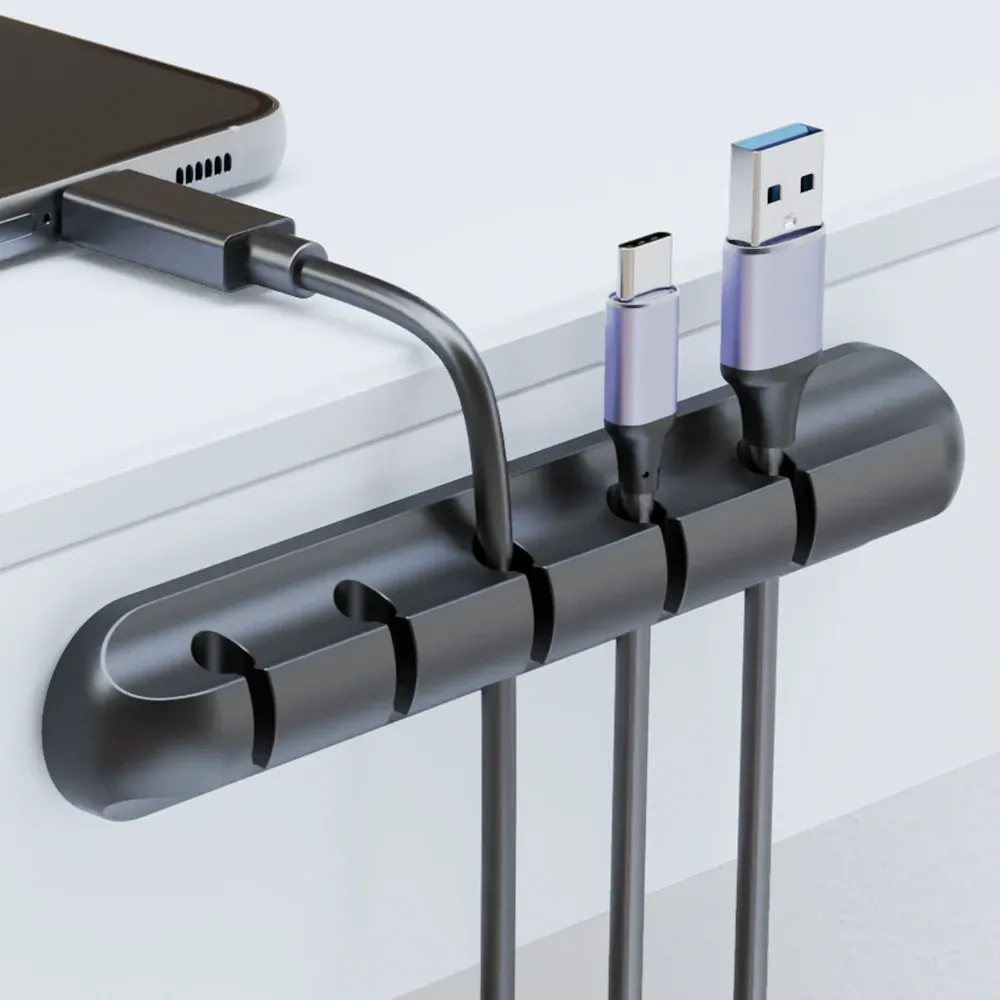 Le title is already in French, so I'll translate it into clean, professional French for an e-commerce listing without the keyword stuffing.
Clips de support de câble adhésifs, gestion des câbles pour bureau, passe-câbles pour câble de charge USB, table de chevet, alimentation et souris