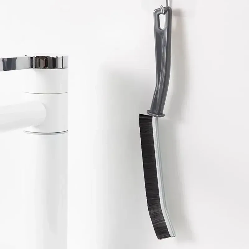 Brosse à poils durs pour le nettoyage des interstices