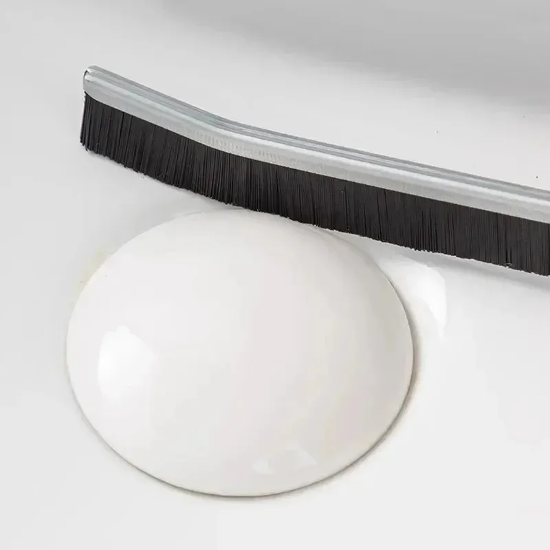 Détail de la brosse à poils durs