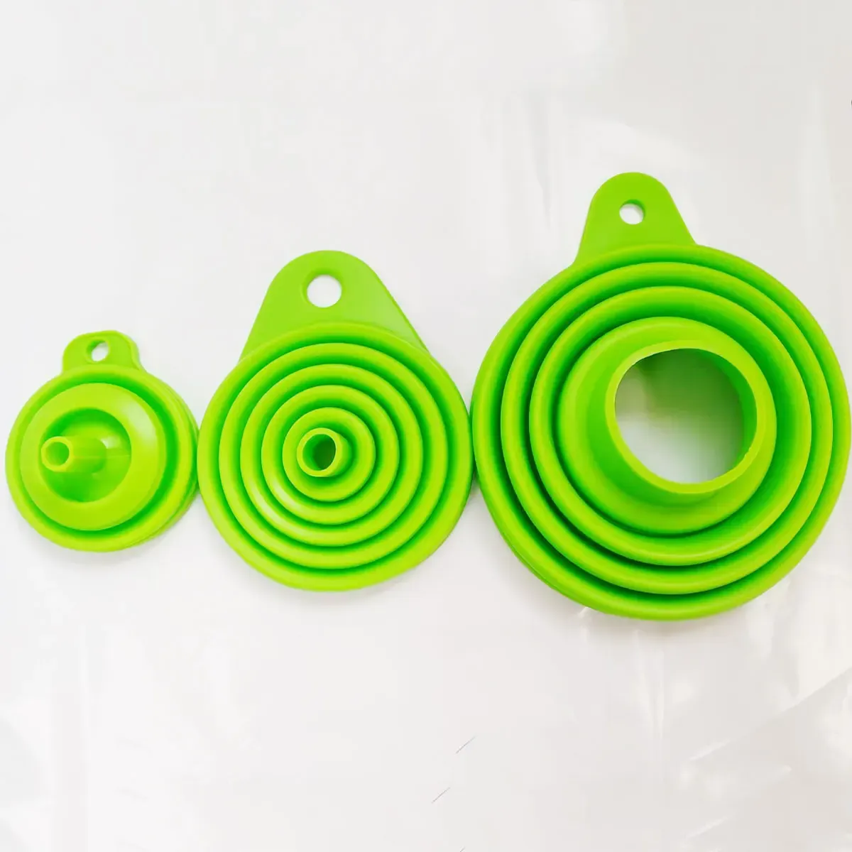 Ensemble de 3 entonnoirs de cuisine en silicone pliables, pour liquides et poudres 10