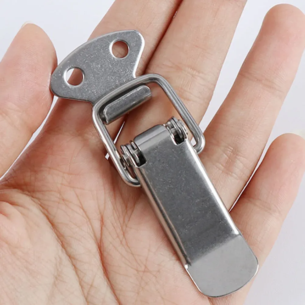 Loquet de porte intégré à un placard