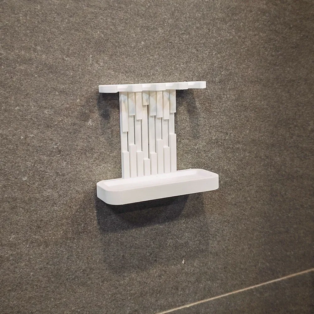 Support de brosse à dents en situation dans la salle de bain