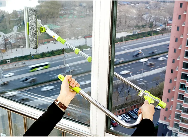 Nettoyage de vitres avec la brosse améliorée