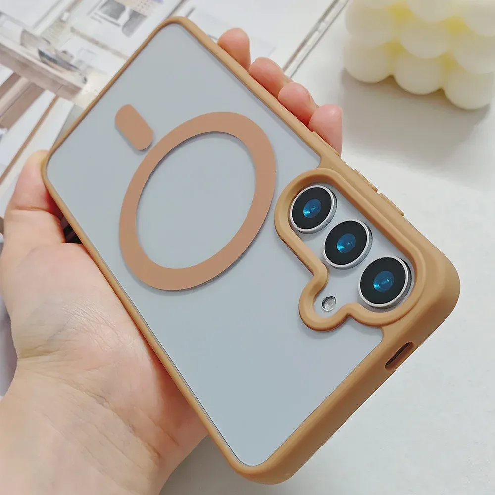 Coque magnétique givrée, détail des finitions
