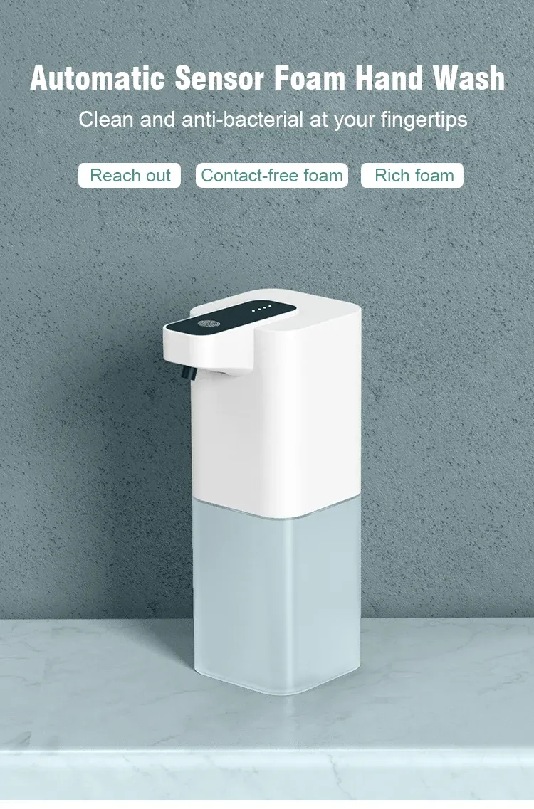 Distributeur de savon en situation dans une salle de bain moderne