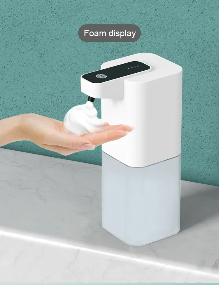 Gros plan sur le distributeur automatique de savon