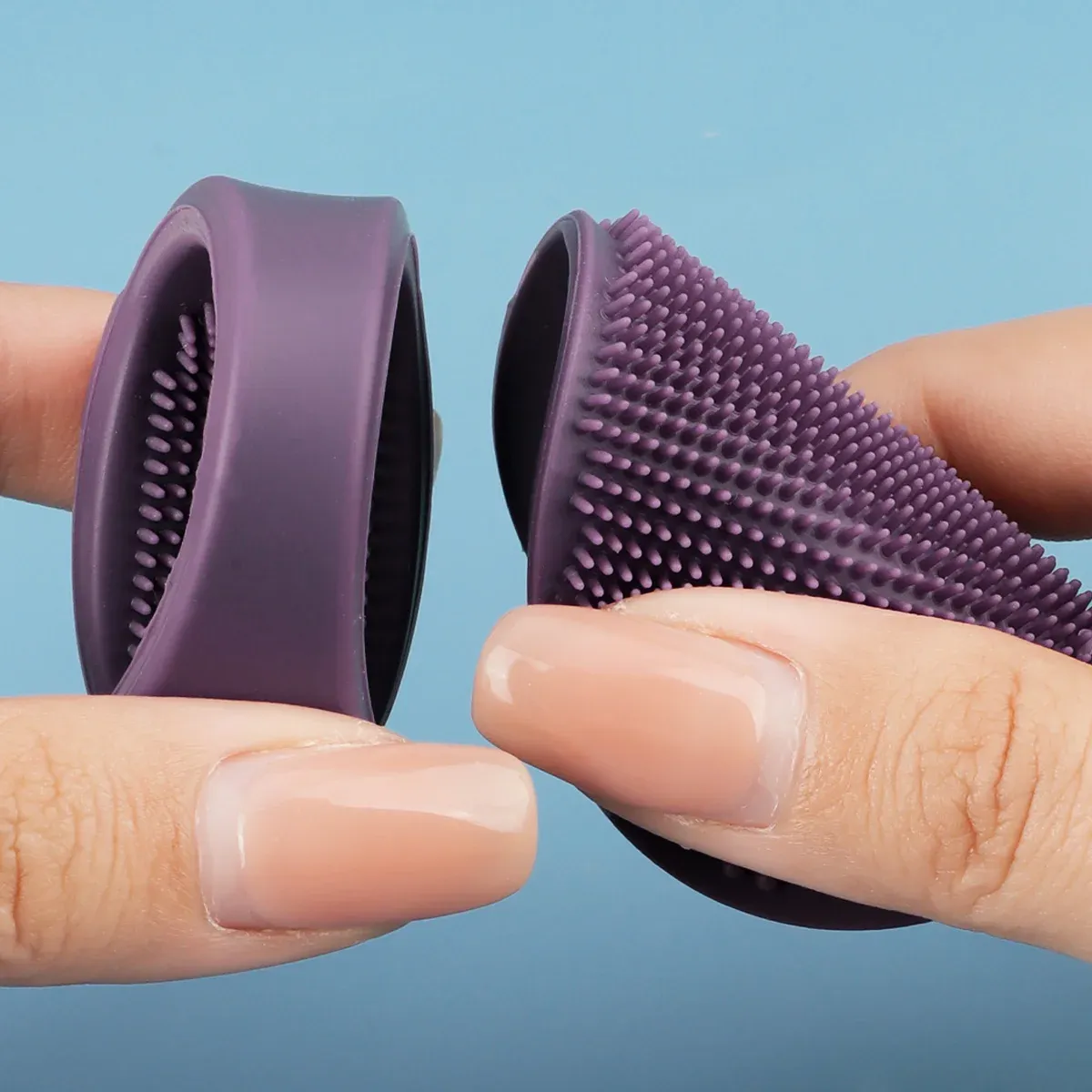 Brosse de nettoyage du visage en situation d'utilisation