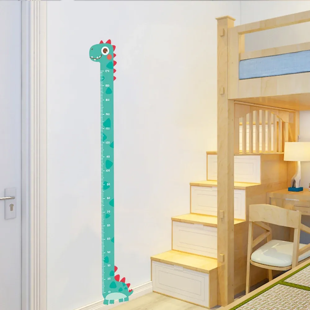 Autocollant de mesure de taille dans une salle de maternelle
