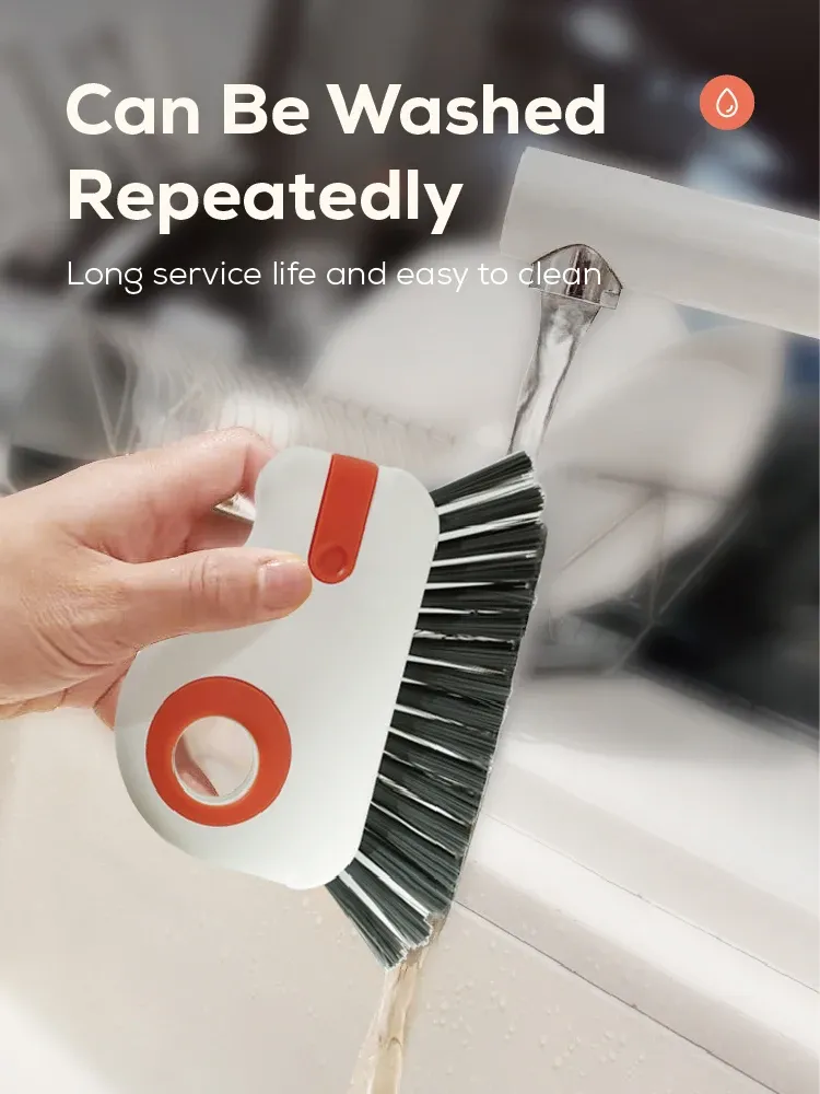 Brosse de nettoyage de rainure dans un intérieur