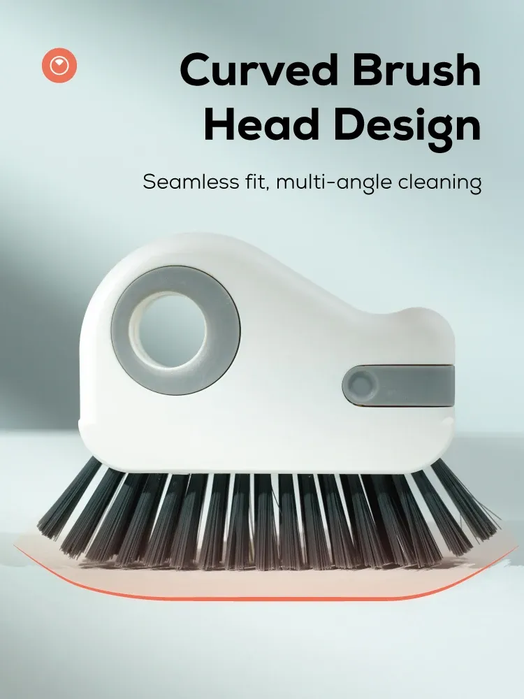 Brosse de nettoyage de rainure en utilisation sur une fenêtre