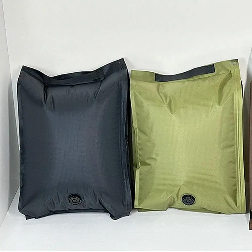 Organisation de vêtements dans les sacs de rangement