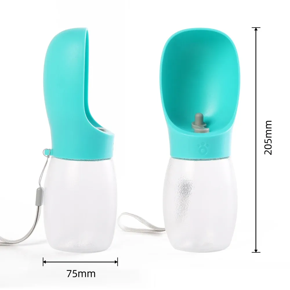 Gourde portable pour chien en situation d'utilisation