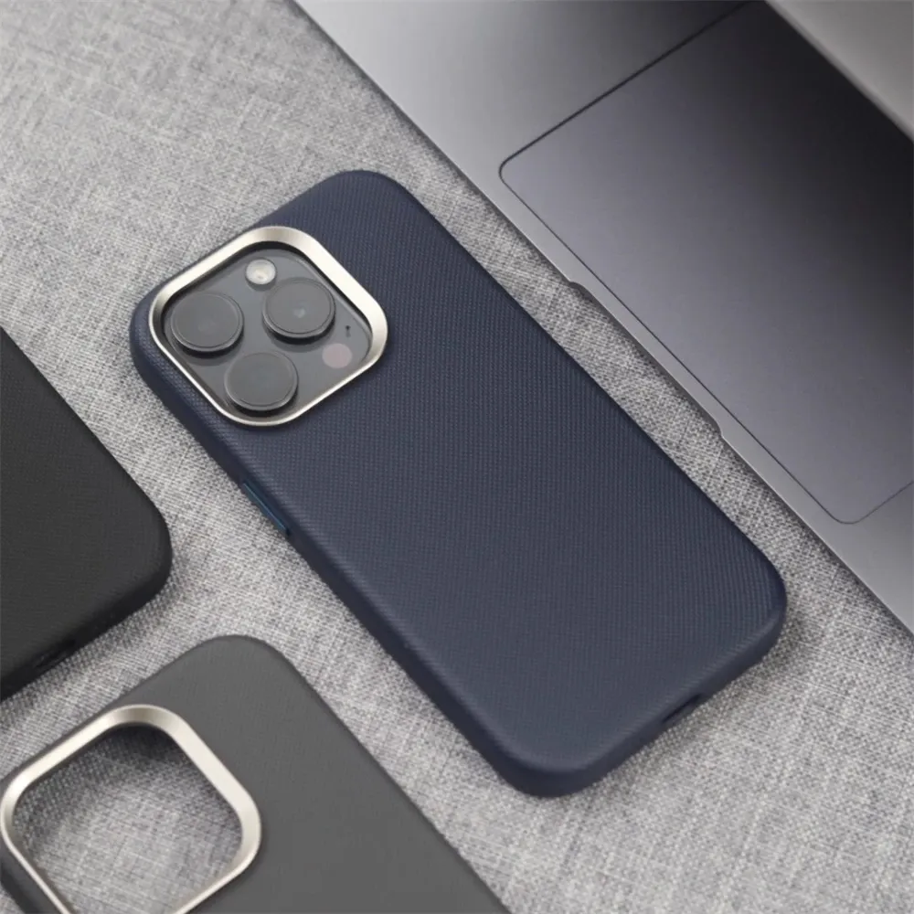 Étui magnétique en cuir au design épuré