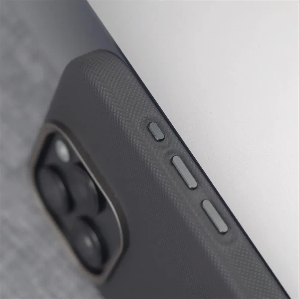 Étui cuir pour iPhone, détail du toucher