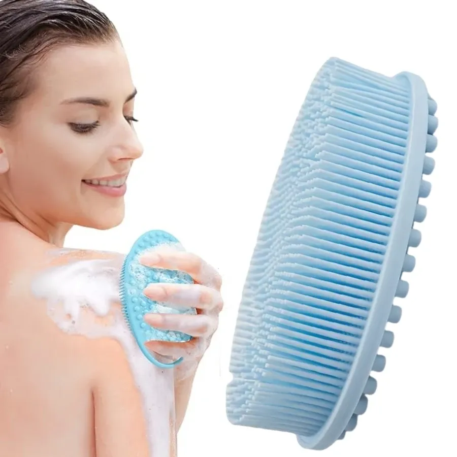 Brosse en silicone en situation sous la douche