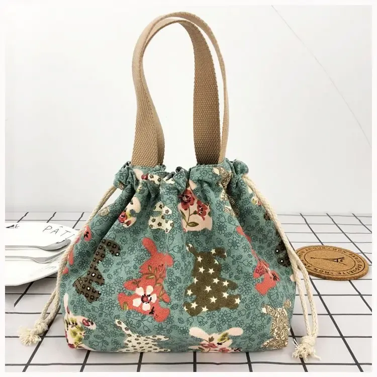 Sac à lunch en toile de dessin animé japonais, vue rapprochée