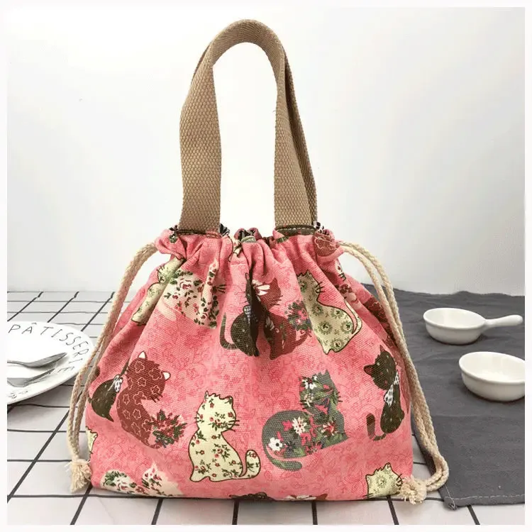 Sac à lunch en toile de dessin animé japonais, en situation
