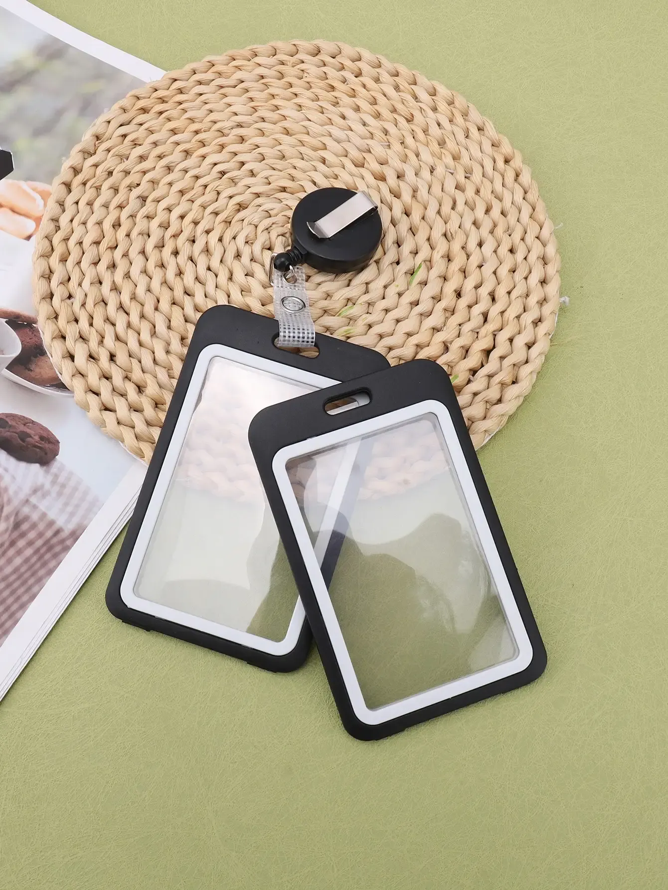 Porte-carte d'identité rétractable en plastique transparent