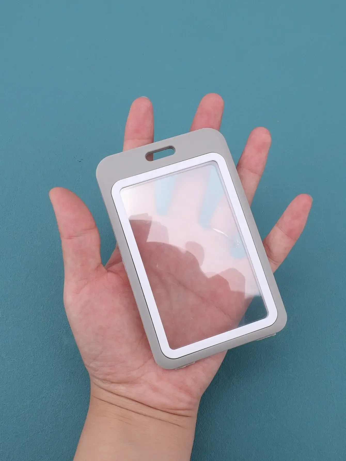 Porte-badge rétractable avec clip transparent
