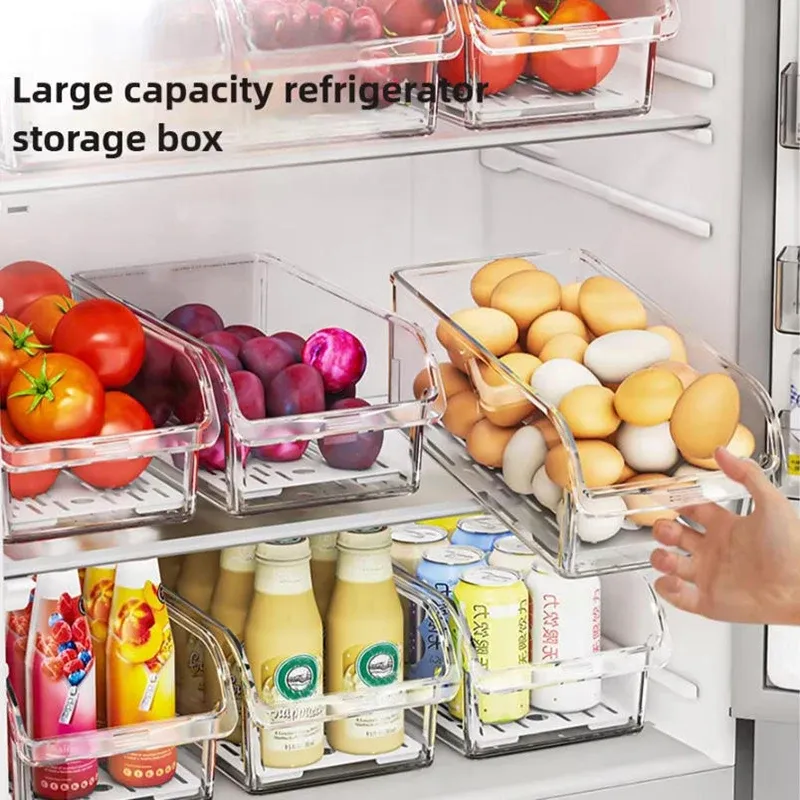 Organisation du réfrigérateur avec boîtes transparentes