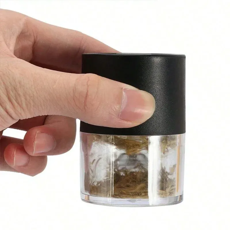 Broyeur électrique à herbes rechargeable, mise en situation