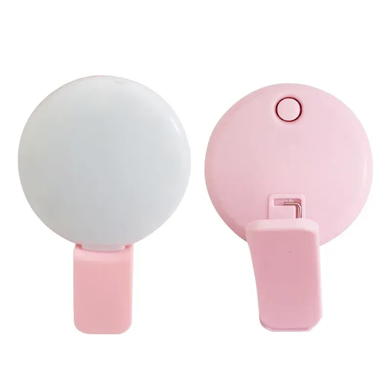 Anneau lumineux LED pour selfie fixé sur un téléphone