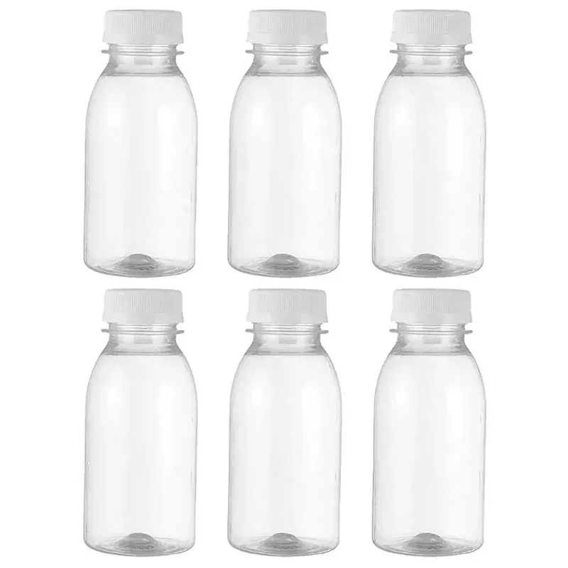 Vue d'ensemble des bouteilles en plastique transparentes