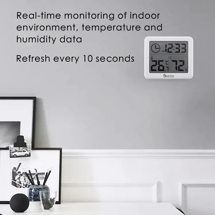 Horloge Niditon affichant la température et l'humidité