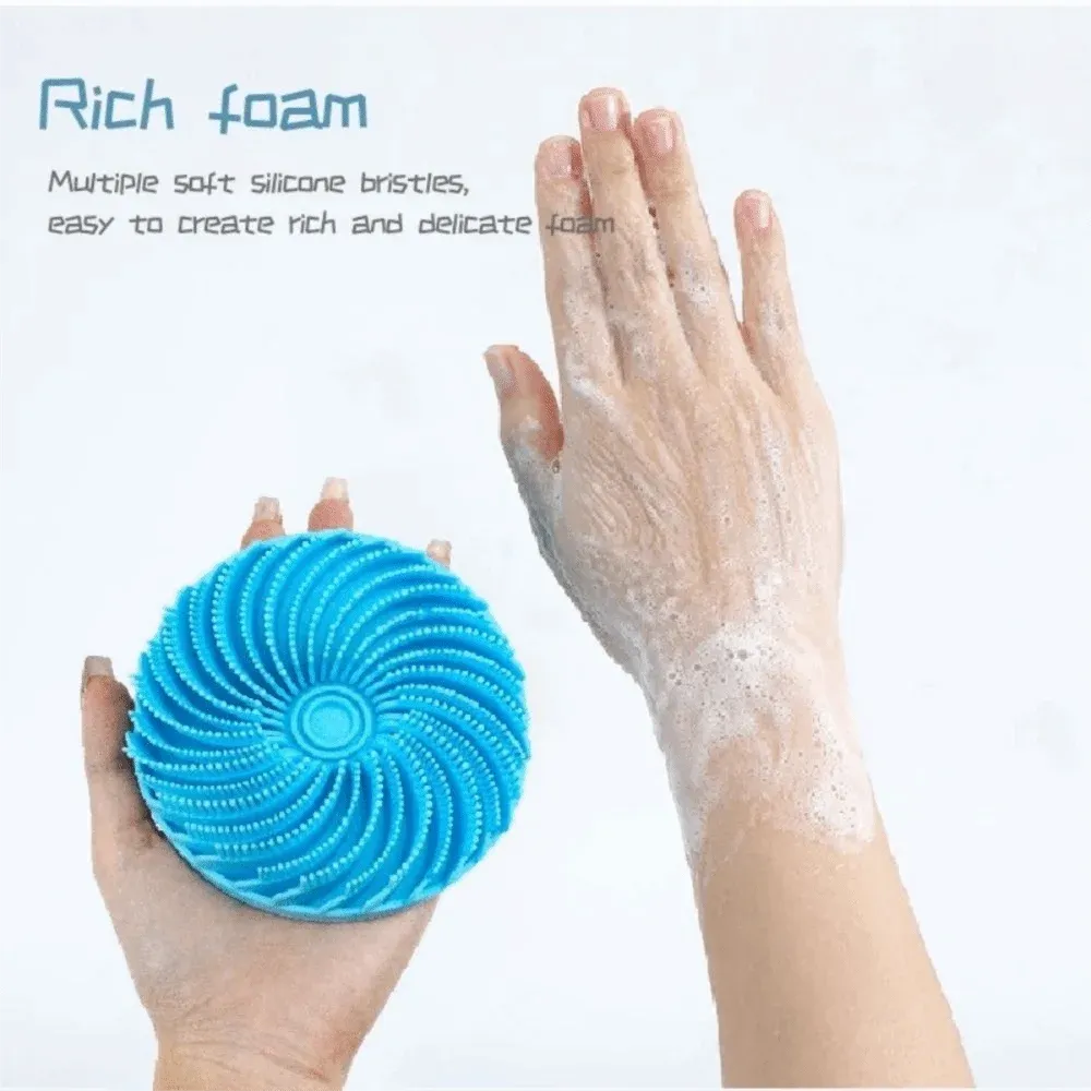 Brosse de douche en silicone, ambiance salle de bain