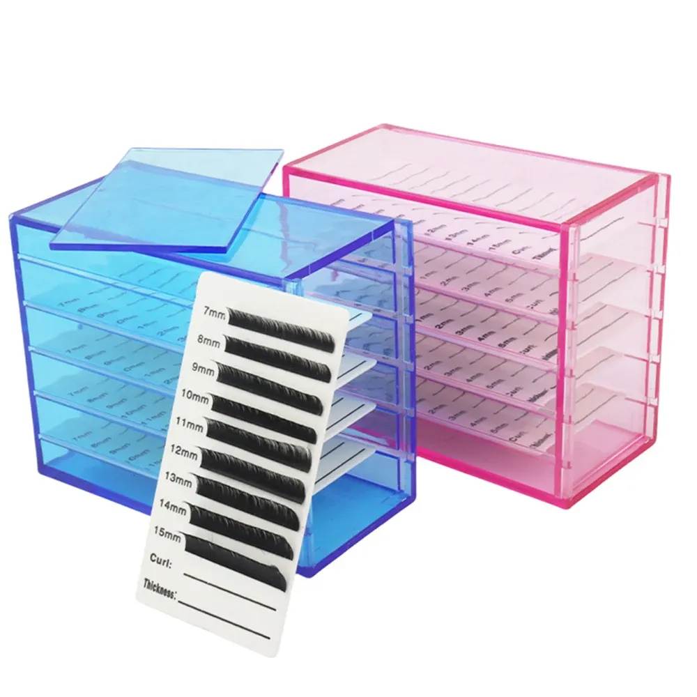 Compartiments de la boîte de rangement remplis d'accessoires