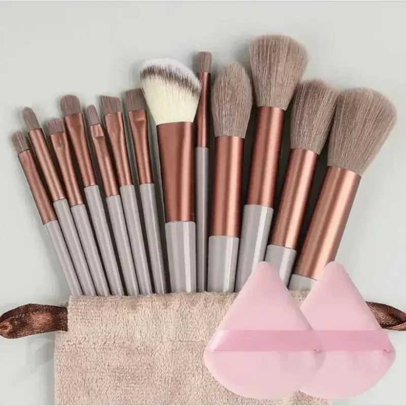 Ensemble de pinceaux de maquillage en détail
