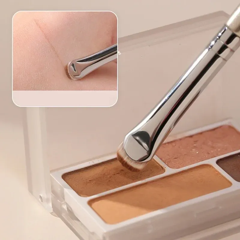 2 pinceaux courbés pour eye-liner, précis et doux, idéaux pour estomper les fards à paupières 4