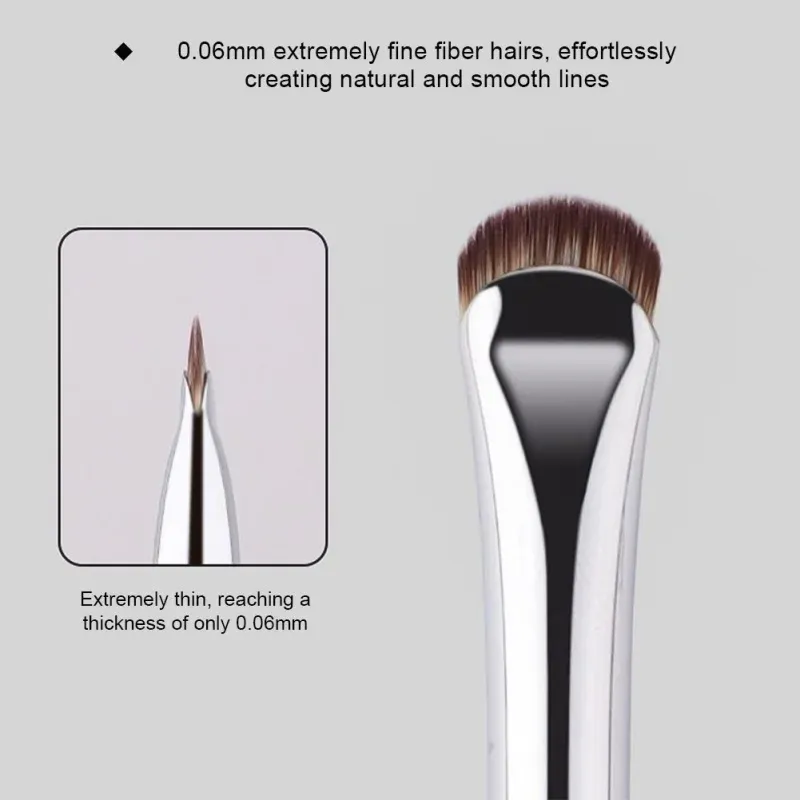 Pinceaux courbés pour eye-liner, application du maquillage