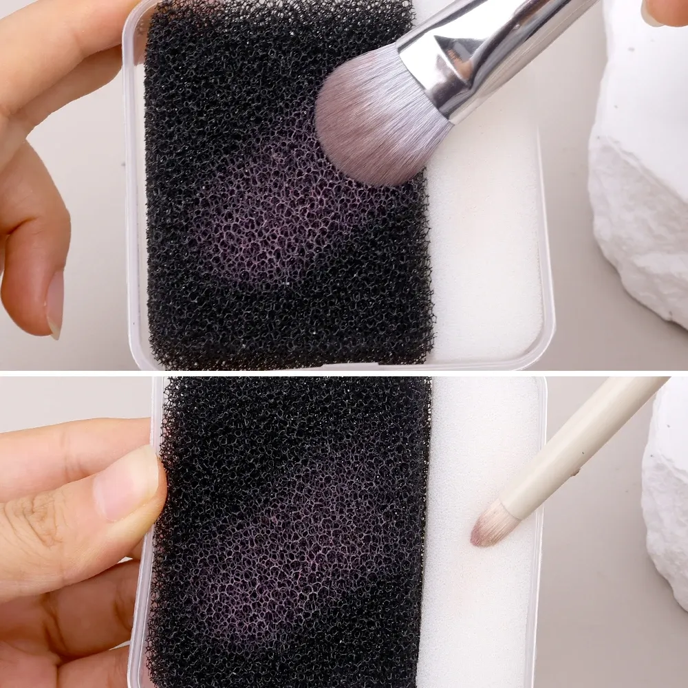 Nettoyage de pinceaux de maquillage