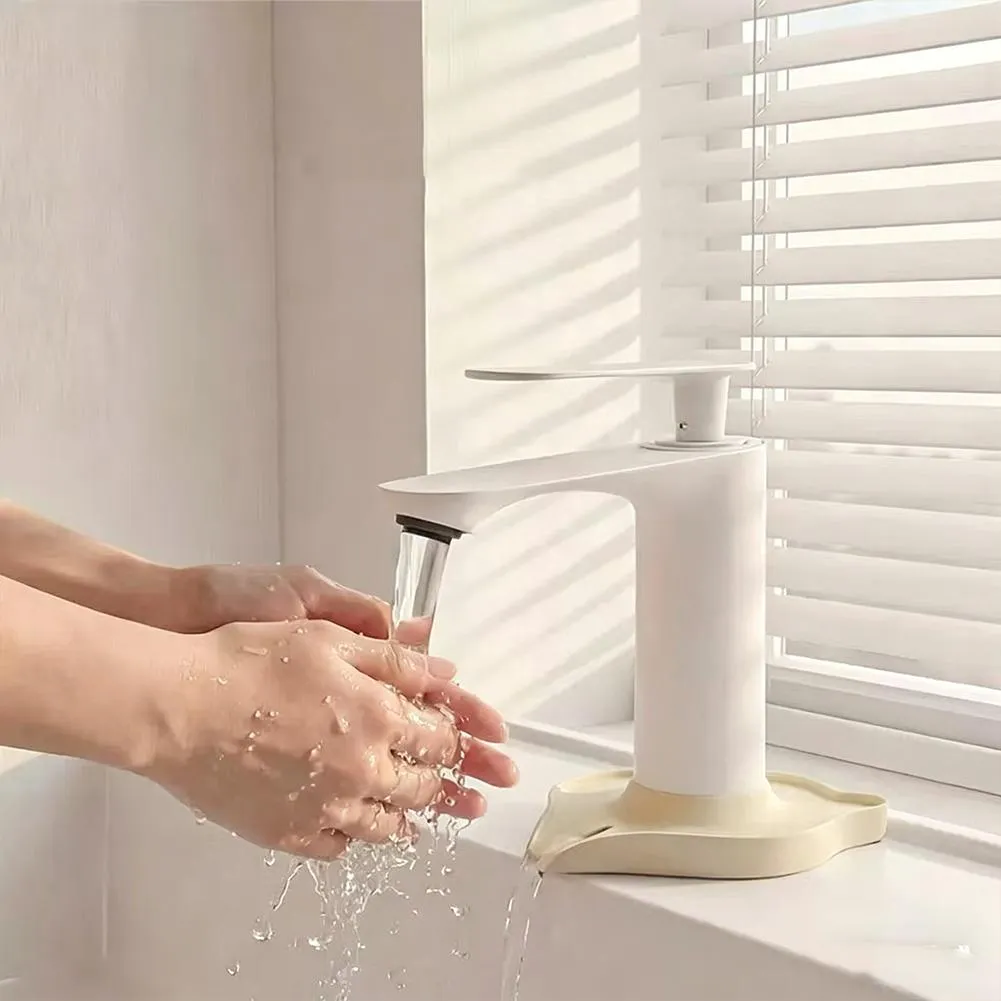Protège-évier en silicone, mise en situation en cuisine