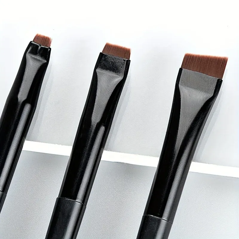 Ensemble de 3 pinceaux de maquillage présenté avec élégance