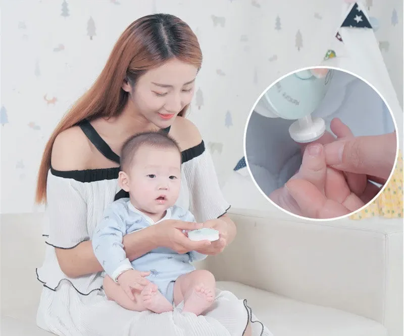 Coupe-ongles électrique pour bébé, mise en scène