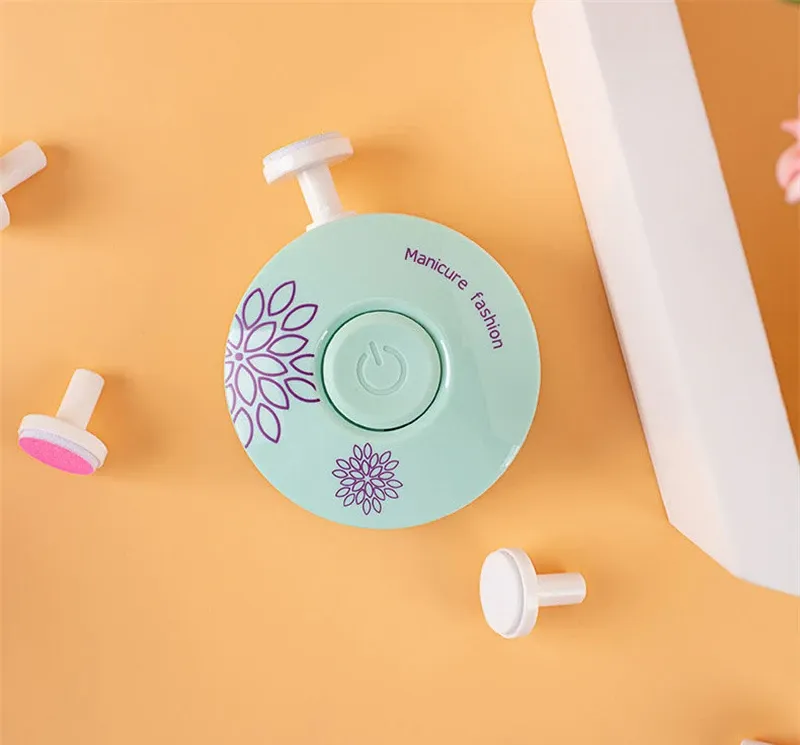 Coupe-ongles électrique pour bébé, en contexte