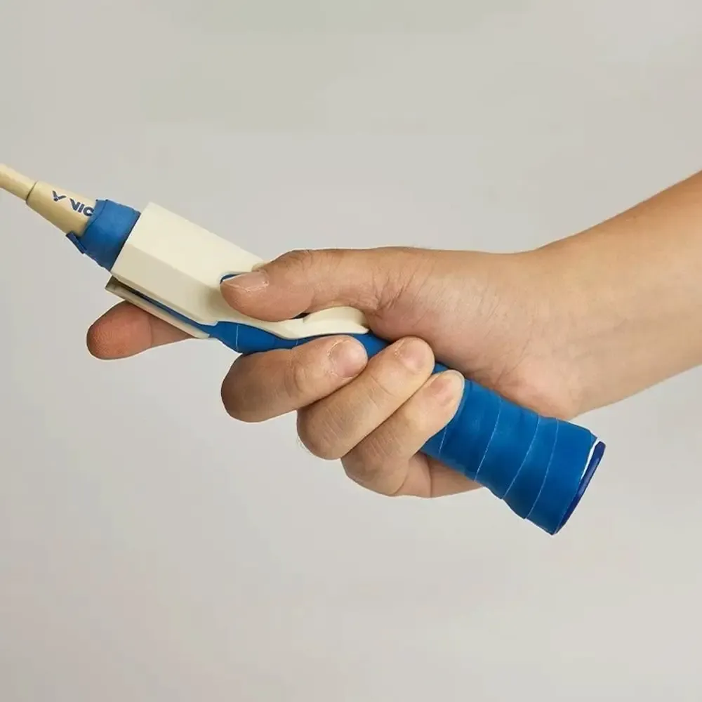 Aide à la prise pour joueur de badminton en entraînement