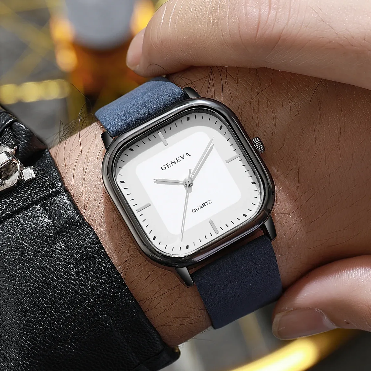 Montre carrée pour homme, porté au poignet