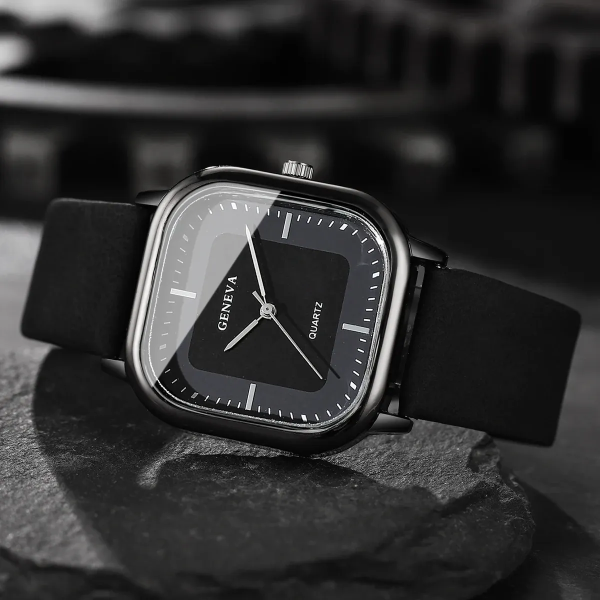Montre carrée pour homme, look décontracté
