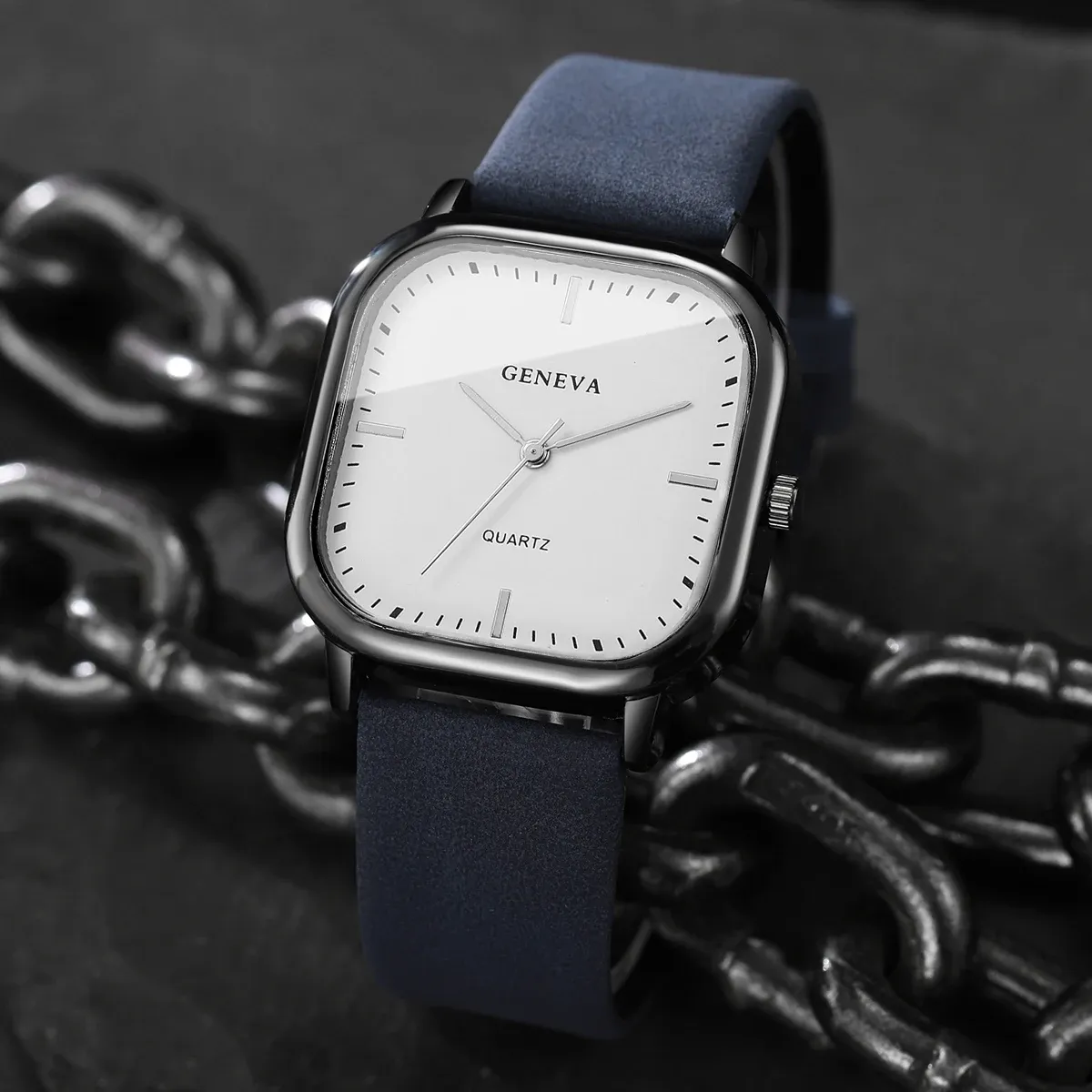 Montre carrée pour homme, look élégant