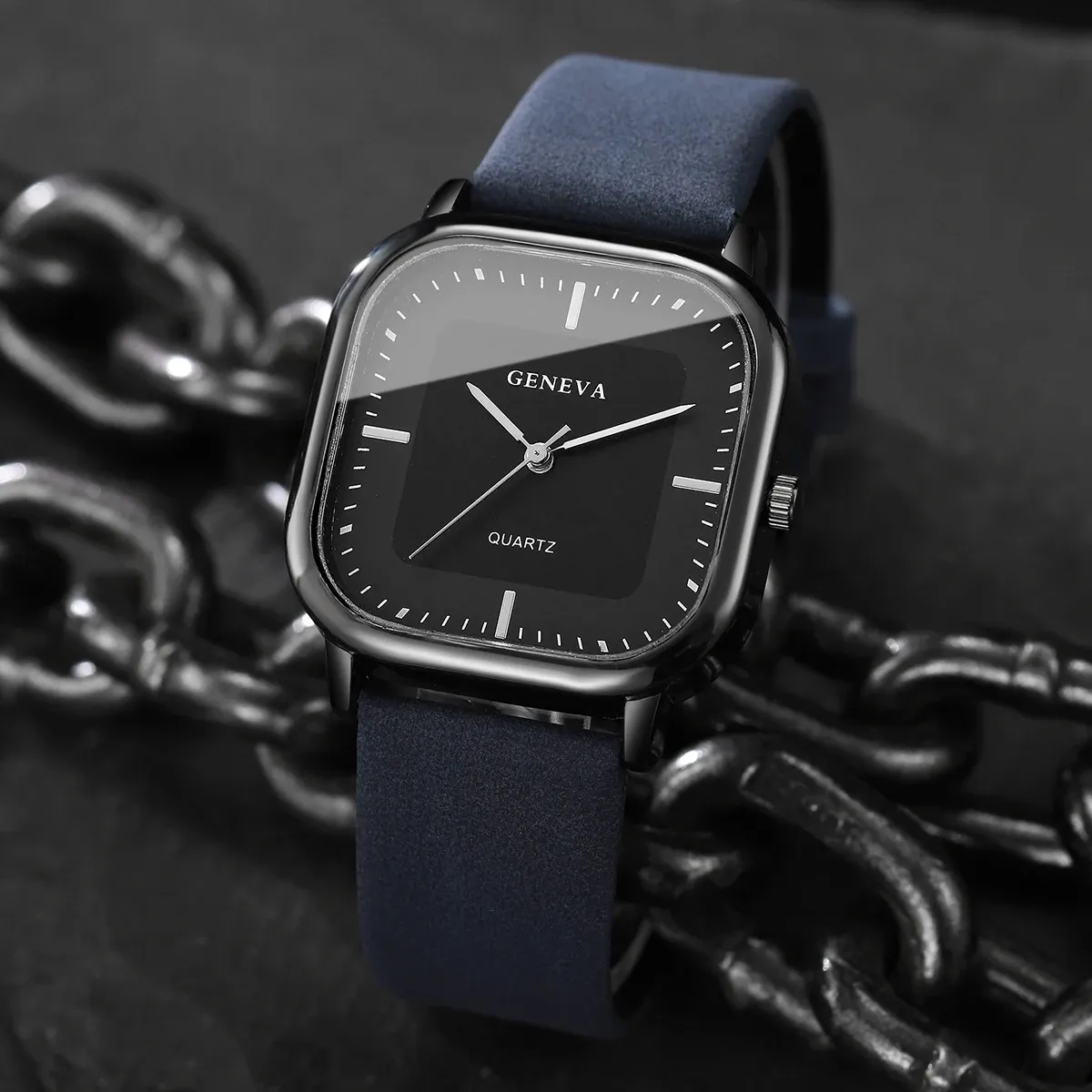 Montre carrée pour homme, look de ville